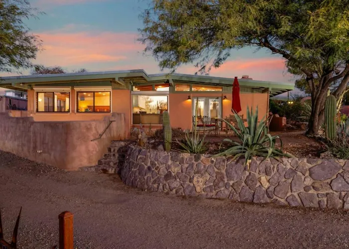 Unique Property, 2 Bedroom 1 Ba, Patio, Kitchenette Tucson