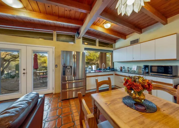 Unique Property, 2 Bedroom 1 Ba, Patio, Kitchenette