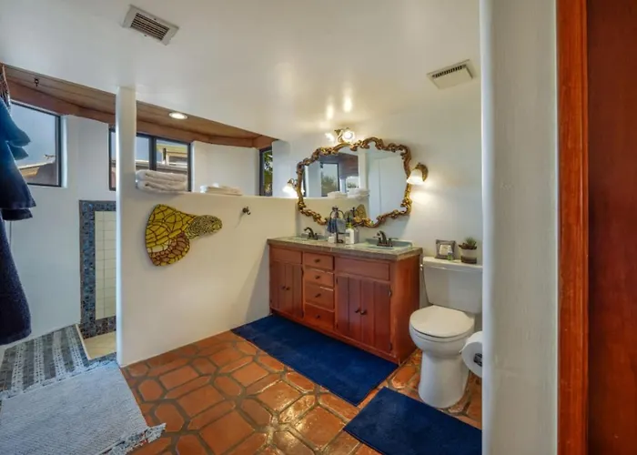 Unique Property, 2 Bedroom 1 Ba, Patio, Kitchenette *