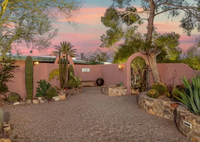 Unique Property, 2 Bedroom 1 Ba, Patio, Kitchenette Holiday home *